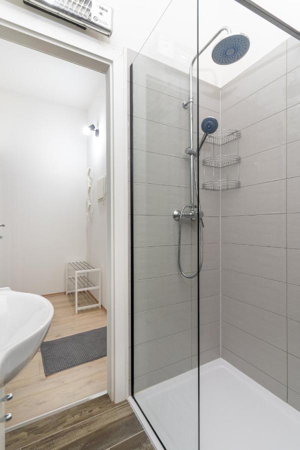רייקה Stunning Apartment In Quiet Street Near Center With Free Parking 4 Floor מראה חיצוני תמונה