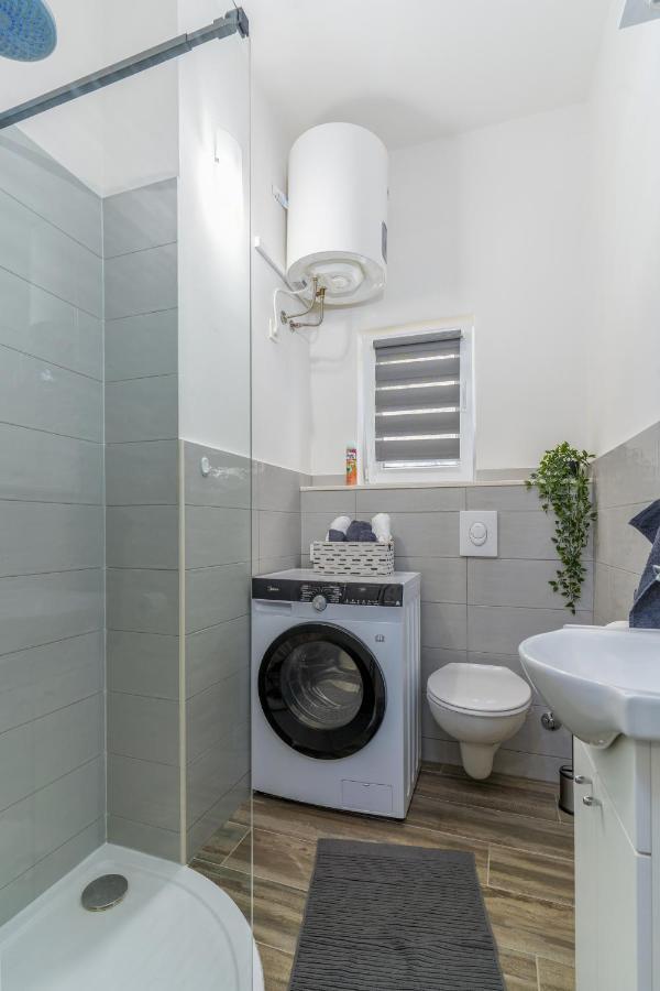 רייקה Stunning Apartment In Quiet Street Near Center With Free Parking 4 Floor מראה חיצוני תמונה